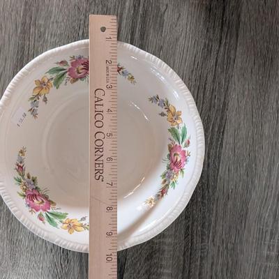 LOT 100K: 1950's Vintage Homer Laughlin China Spring Wreath