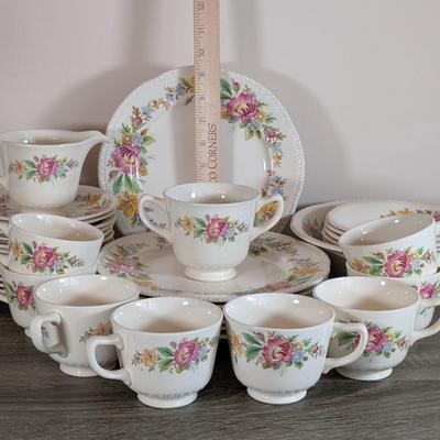 LOT 100K: 1950's Vintage Homer Laughlin China Spring Wreath