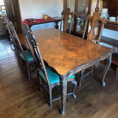 LOT 125D: Antique 1890s Beautifully Carved French Wood Extendible Versailles Top Dining Table w/ 4 Matching Chairs