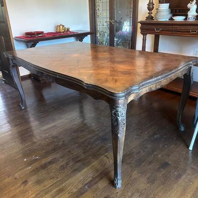 LOT 125D: Antique 1890s Beautifully Carved French Wood Extendible Versailles Top Dining Table w/ 4 Matching Chairs