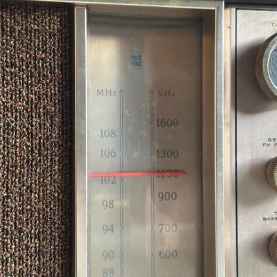 LOT 135F: Panasonic RE-7200 FM/AM 2 Band Radio Receiver
