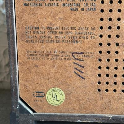 LOT 135F: Panasonic RE-7200 FM/AM 2 Band Radio Receiver