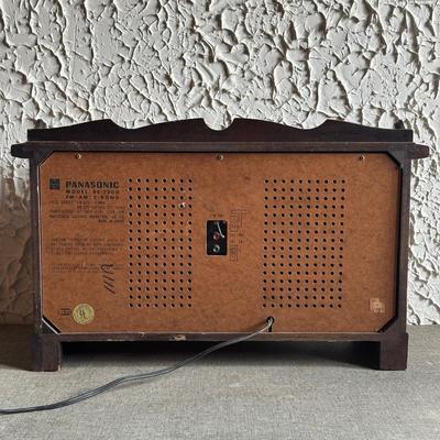 LOT 135F: Panasonic RE-7200 FM/AM 2 Band Radio Receiver