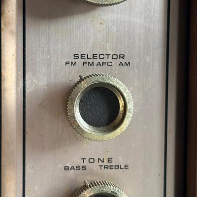 LOT 135F: Panasonic RE-7200 FM/AM 2 Band Radio Receiver