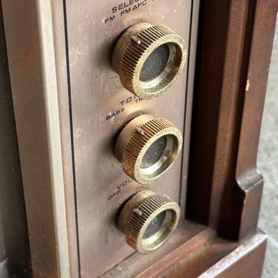LOT 135F: Panasonic RE-7200 FM/AM 2 Band Radio Receiver