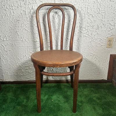 LOT 140F: Set Of 4 Early 20th Century Bentwood Chairs