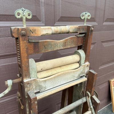 LOT 151G: Antique Markson Wringer Washstand & Dubl Handi Washboard