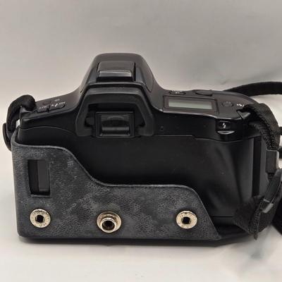 LOT 164F: Vintage Minolta Maxxum 3Xi Camera w/ Case