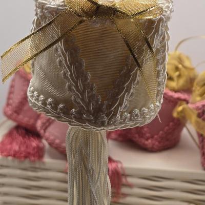 LOT 203D: Victorian Ornaments for a Beautiful Holiday Tree!!