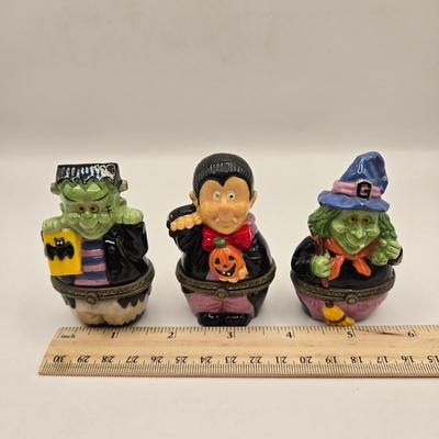 LOT 206K: A Little Spooky & a Little Thankful. 2 Vintage Fold Out Honeycomb Paper Turkeys, Light up Haunted House, Black Cat Plate,...