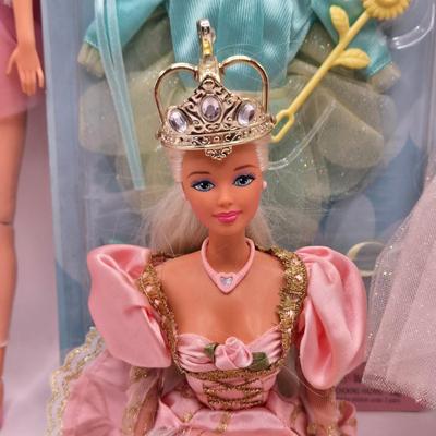 LOT 213D: I'm a Barbie Girl. Barbie Accessories, Carry Case, Multiple Barbie Dolls, and Vintage 30th Anniversary Francie Doll NIB