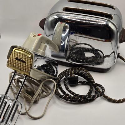 LOT 216K: Vintage Toastmaster Toaster and Sunbeam Hand Mixer