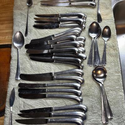LOT 111K: Vintage MCM Stainless Steel Pistol Grip Knives w/ Extra Flatware