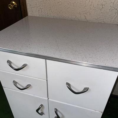 LOT 925Den: Vintage metal white speckled top utility cabinet