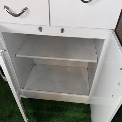 LOT 925Den: Vintage metal white speckled top utility cabinet