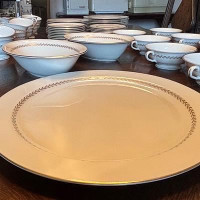 LOT 1062DR: Beautiful Vintage set (70 pieces) of Pickard Laurel Pattern porcelain china