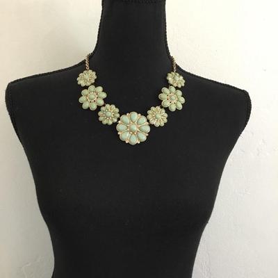 Super cute, Spring time gold, toned, , flower statement, necklace