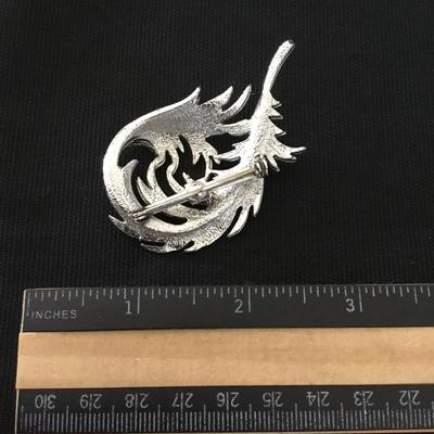 Beautiful, silver toned, vintage brooch