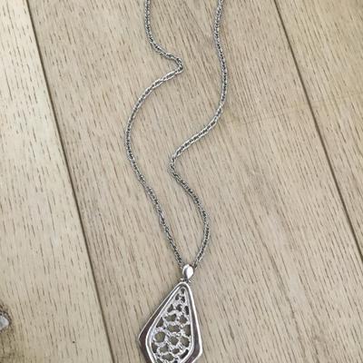 Vintage silver tone chain necklace & pendant