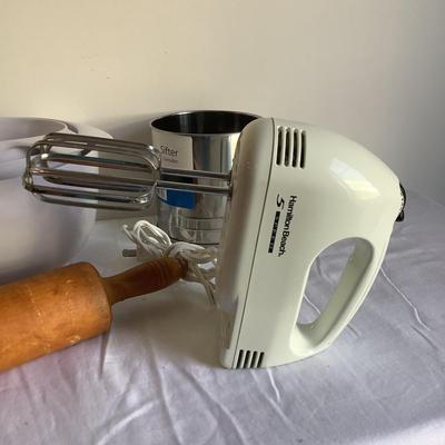K8049 Lot of Kitchen Baking Essentials