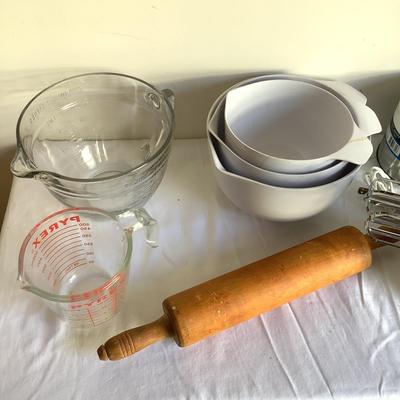 K8049 Lot of Kitchen Baking Essentials