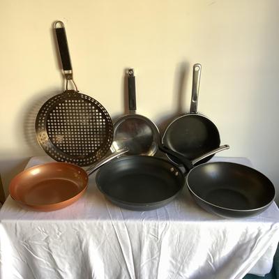 K8052 Lot of Six Assorted Kitchen Pans
