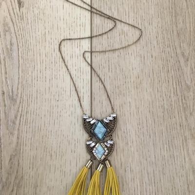 Super cute antique, gold fashion necklace