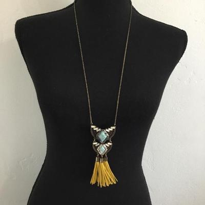 Super cute antique, gold fashion necklace