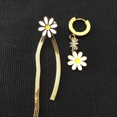 Cute daisy. Flower earrings