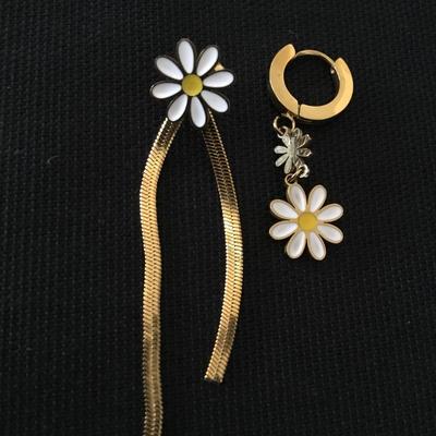 Cute daisy. Flower earrings