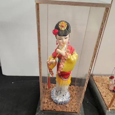2 Asian Geisha Girls Dolls in Display Cases
