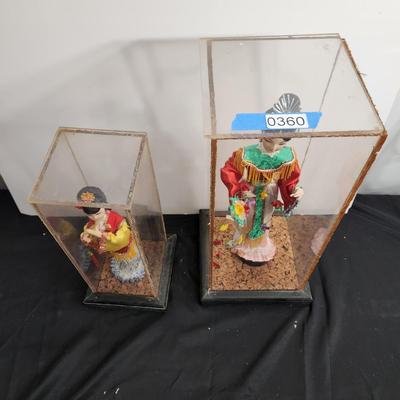 2 Asian Geisha Girls Dolls in Display Cases