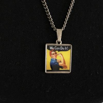 Vintage Silver tone chain necklace and we can do it pendant