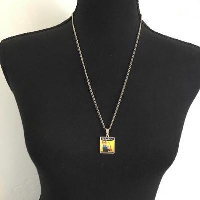 Vintage Silver tone chain necklace and we can do it pendant