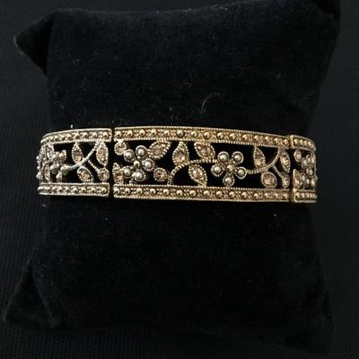 Super pretty vintage, gold, toned, rhinestone stretch bracelet