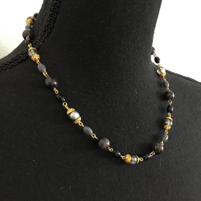 Worthington. Gold toned beaded necklace.