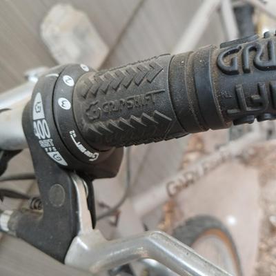 Nice Gary Fisher Mamba Mountain bike with instruction book