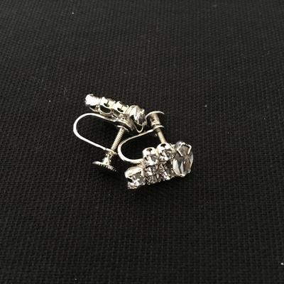 Beautiful vintage, rhinestone, silver toned screw back earrings