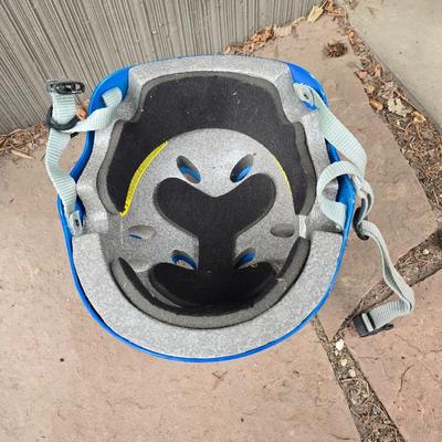 Bicycle accessories - Mongoose helmet - Bike pump - Handlebar bags -Bike lock with 2 keys - Tire kit and more