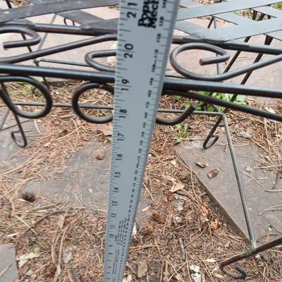 Two small metal patio tables - Wire woven top with decorative legs