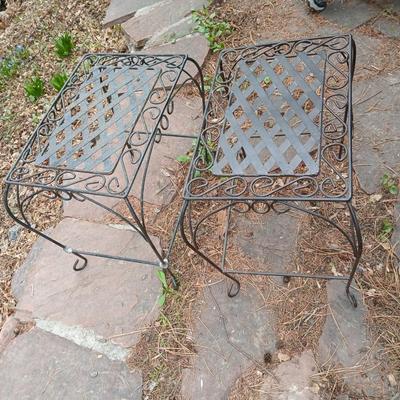 Two small metal patio tables - Wire woven top with decorative legs