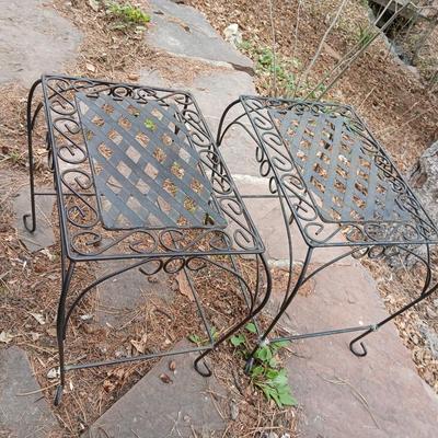 Two small metal patio tables - Wire woven top with decorative legs