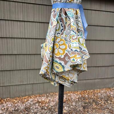 Like new crank style umbrella with umbrella stand
