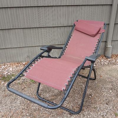 Adjustable Folding Zero Gravity Recliner / Patio Lounger