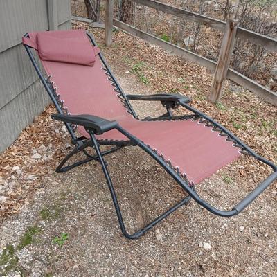 Adjustable Folding Zero Gravity Recliner / Patio Lounger