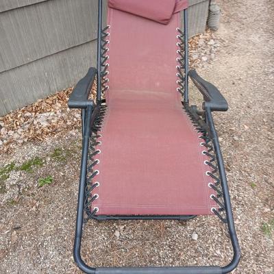 Adjustable Folding Zero Gravity Recliner / Patio Lounger