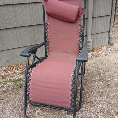 Adjustable Folding Zero Gravity Recliner / Patio Lounger