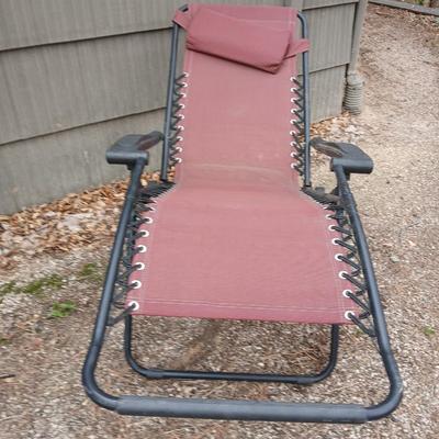 Adjustable Folding Zero Gravity Recliner / Patio Lounger