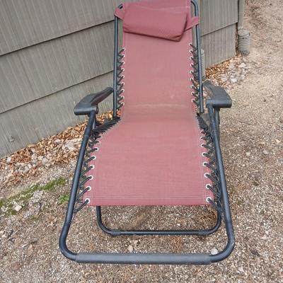Adjustable Folding Zero Gravity Recliner / Patio Lounger