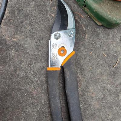 Garden tools - Scott's handheld spreader -Aluminum Garden shovel -Hand fork and Fiskars Pruners and weed tool